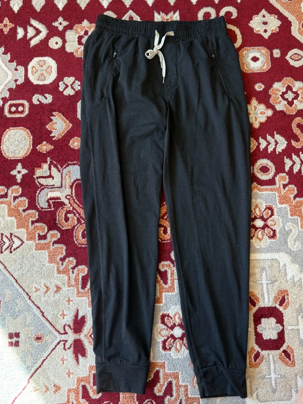 Vuori Black Sunday Performance Joggers men’s size Medium